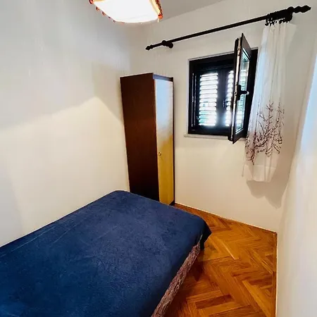 Sunny Retreat Apartment *