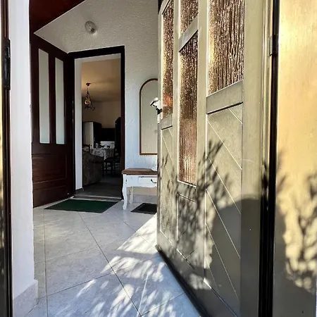Sunny Retreat Apartment