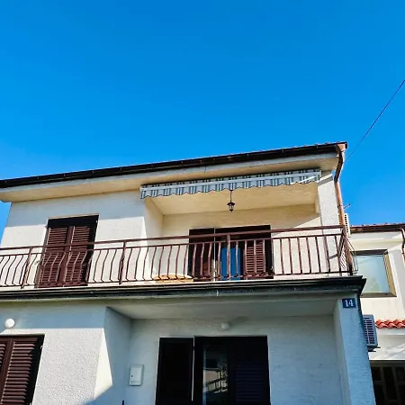 Sunny Retreat Apartment